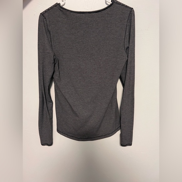 Women’s LuluLemon long sleeve - Picture 2 of 2